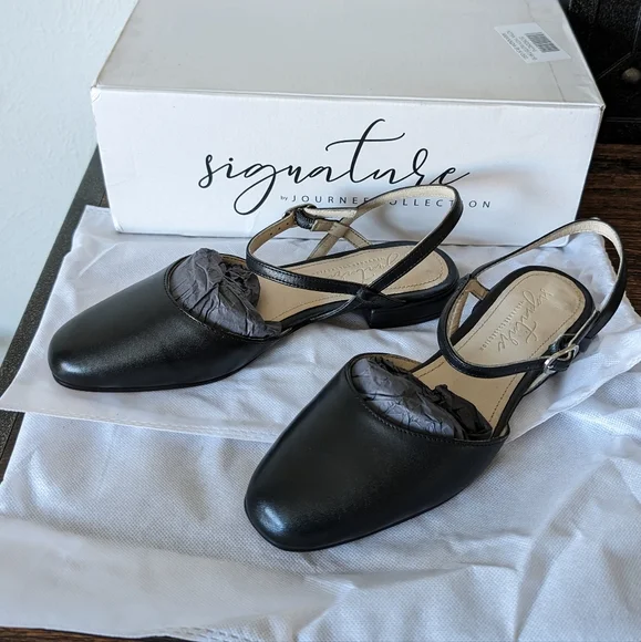 journee amannda black flat with strap buckle - Picture 4 of 5